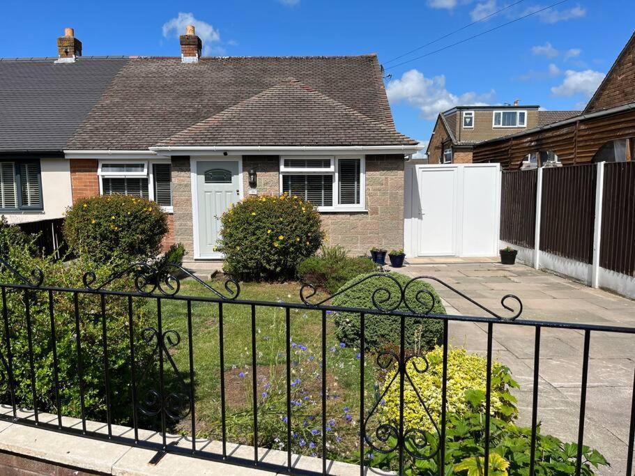 Idyllic Bungalow, Ideal Location In West Lancashire Burscough