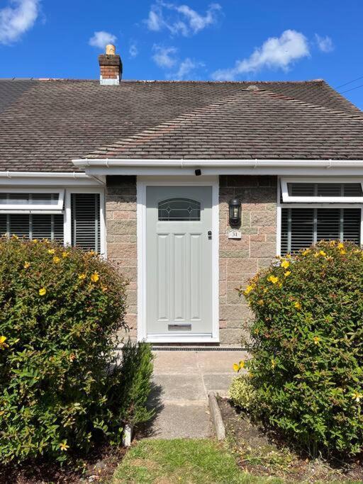 Idyllic Bungalow, Ideal Location In West Lancashire Holiday home *